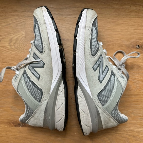 NEW BALANCE® 990v5  size 9 - Picture 7 of 9